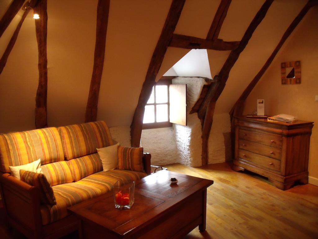 לינה וארוחת בוקר סלרס Chambre D'Hotes La Maison De Barrouze חדר תמונה
