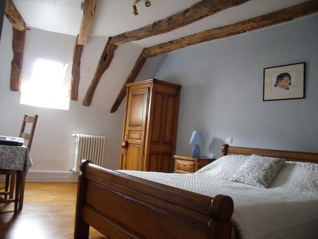לינה וארוחת בוקר סלרס Chambre D'Hotes La Maison De Barrouze חדר תמונה
